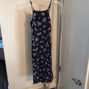 Girls M mid length dress.